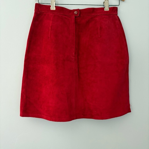 Vintage Red Suede Mini Skirt – Women’s Size 13/14 on tag. More like XS - Picture 4 of 8
